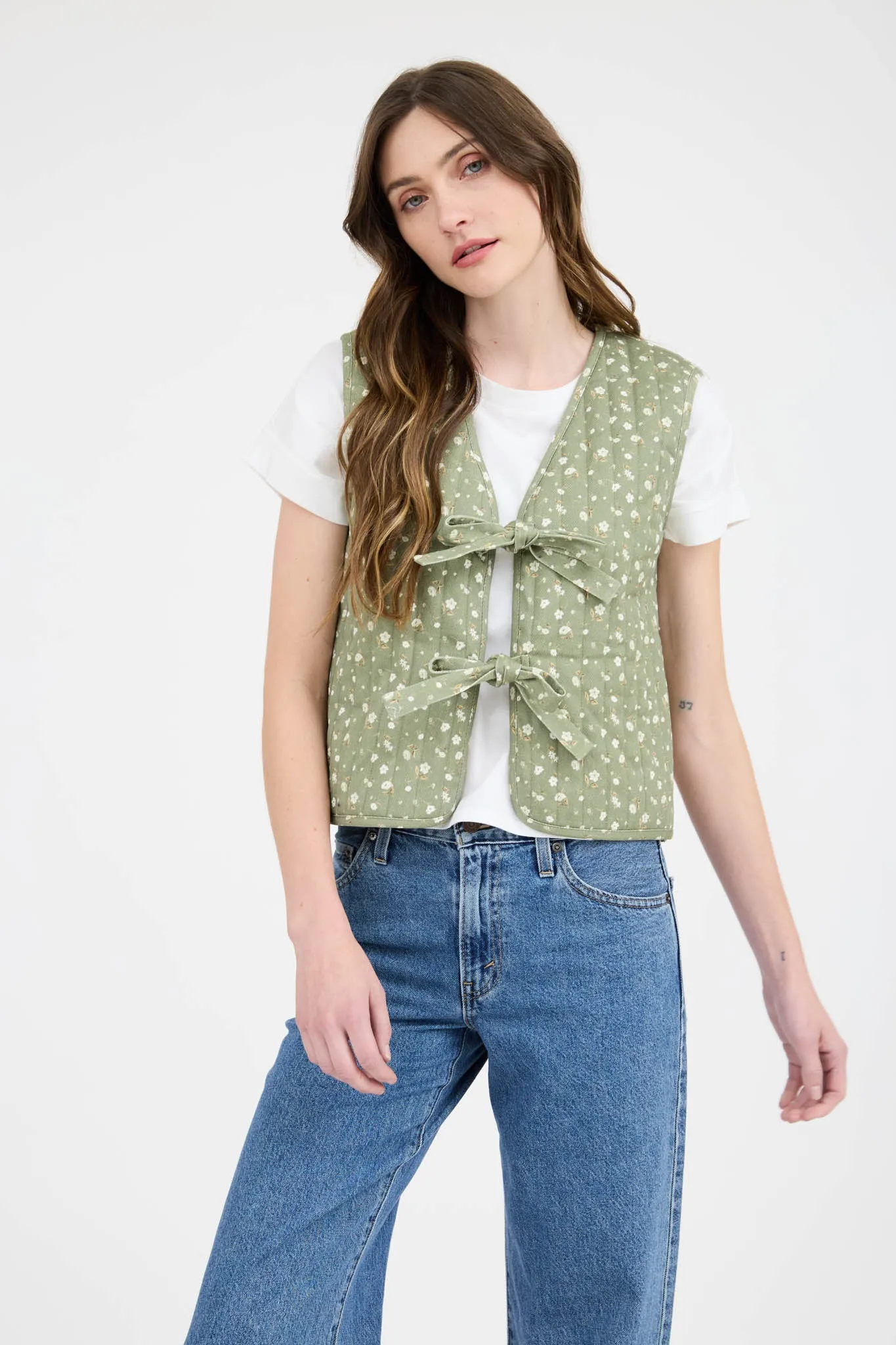 FLORAL PRINT FRONT TIE QUILTED VEST