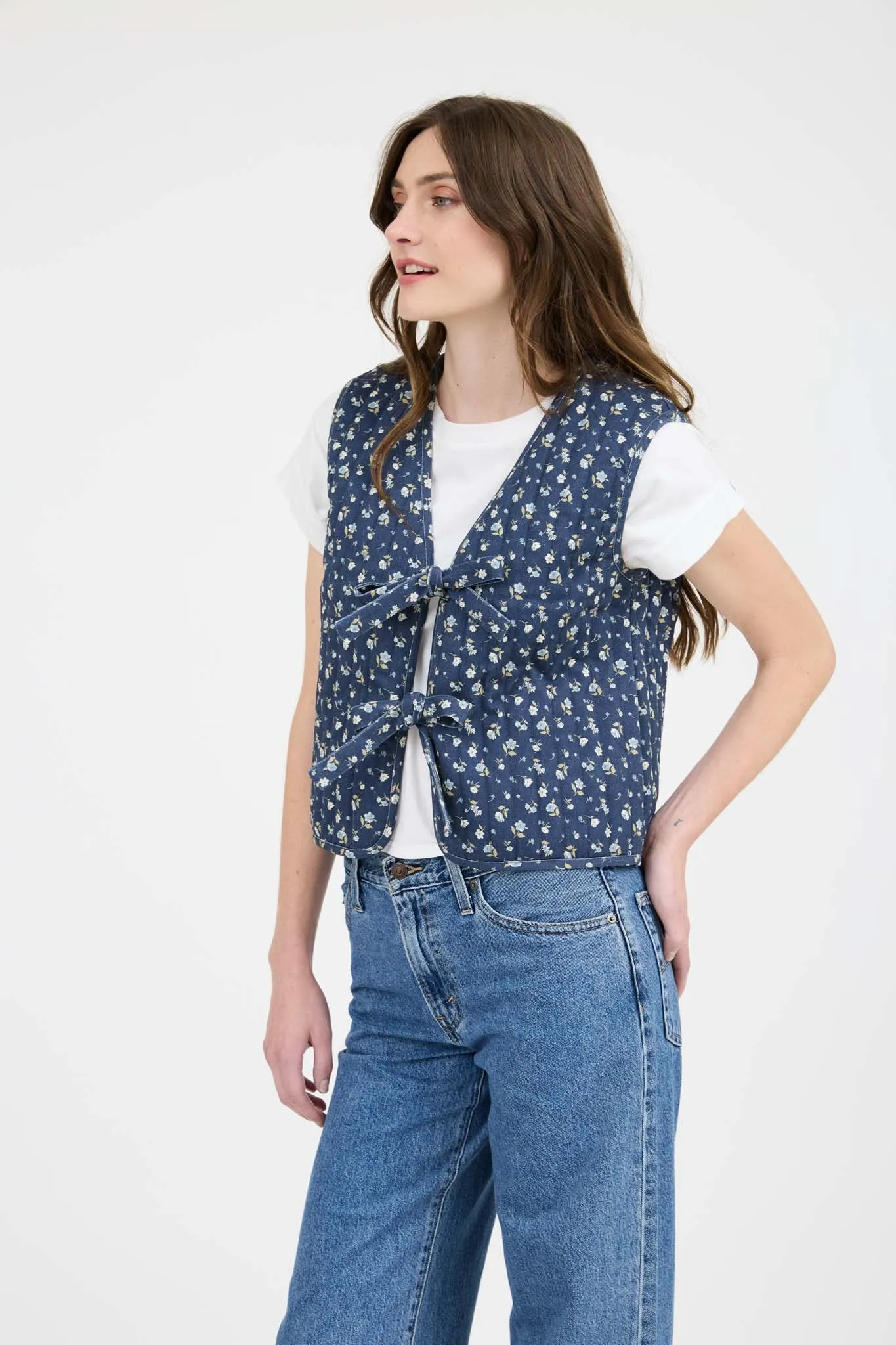 FLORAL PRINT FRONT TIE QUILTED VEST